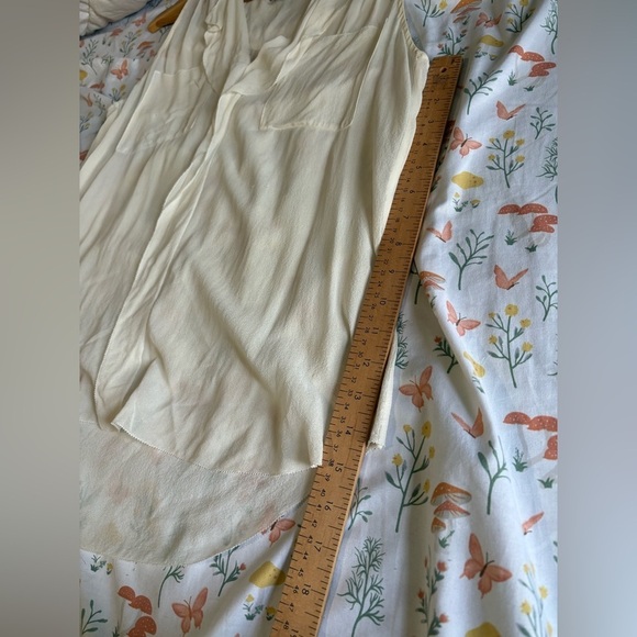 Babaton Aritzia 100% silk Ainsley sleeveless blouse medium cream off white - Picture 5 of 7
